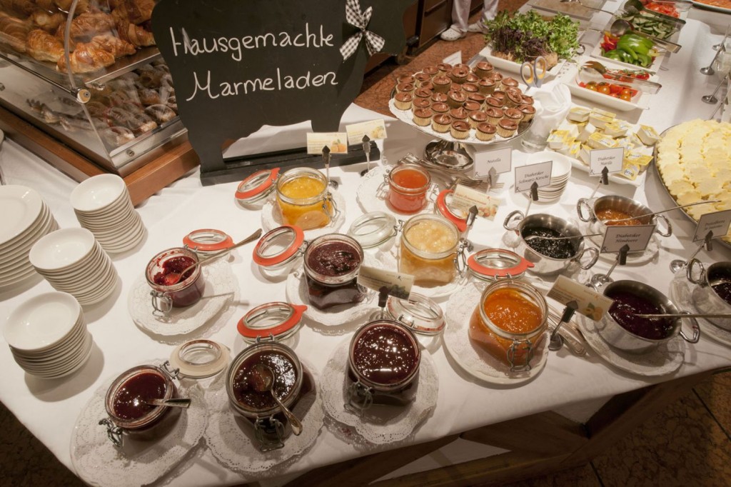 Buffet des Reiter´s Posthotel c by Maxum/ Wiesenhofer Reiter’s Posthotel Achenkirch/ Tirol/ A